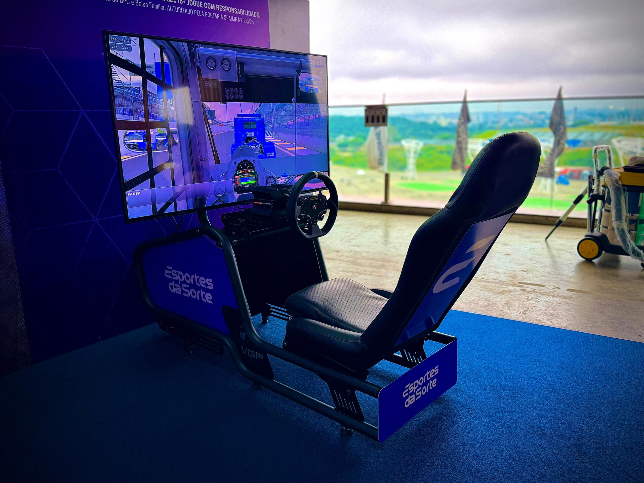Aluguel de simulador profissional de F1 para empresas
