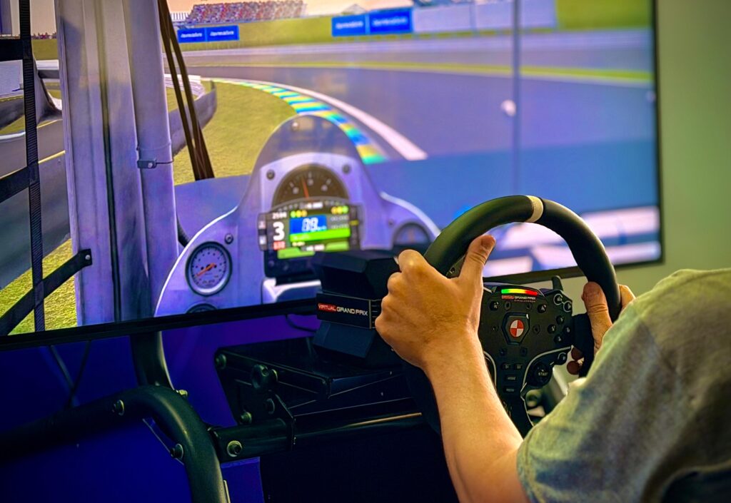 Projeto F1 - Simuladores e Réplicas