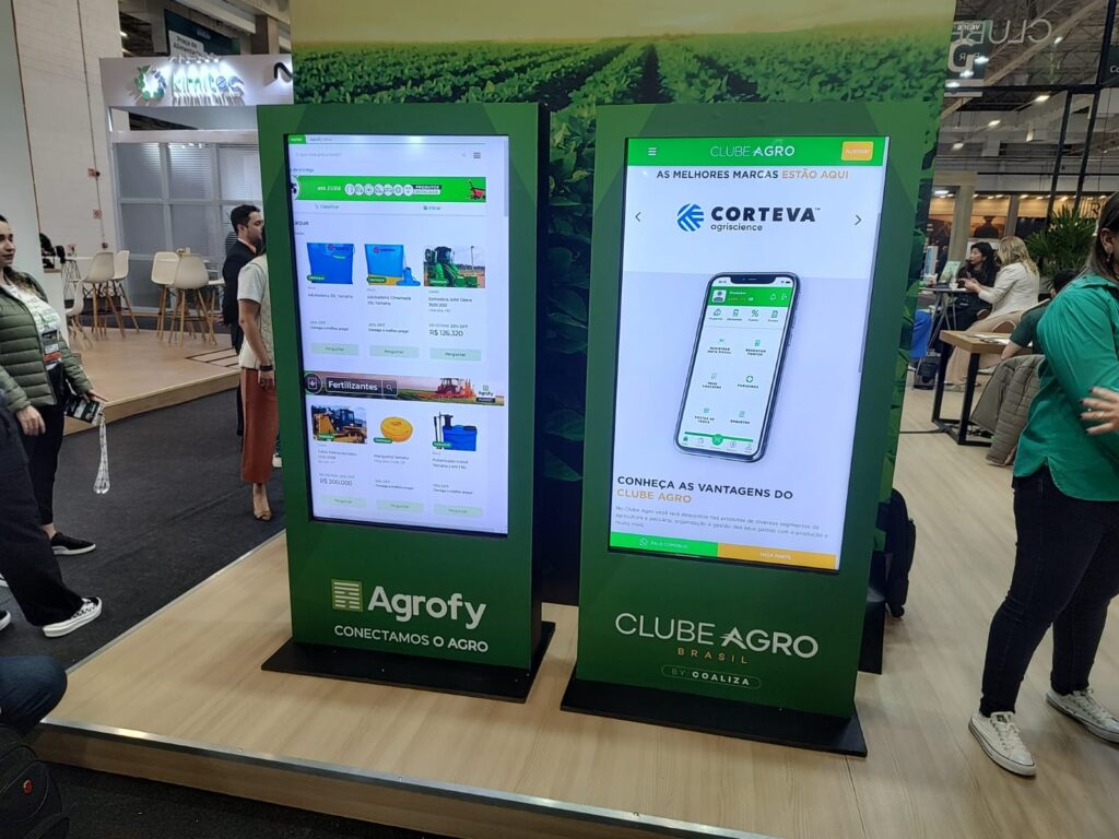 Aluguel de Totem Digital Touch Screen, Painel de LED e Equipamentos Interativos para Congressos, Feiras de Empresas, Eventos de Marketing e Shows em Curitiba, Londrina, Maringá e São José dos Pinhais em 2026